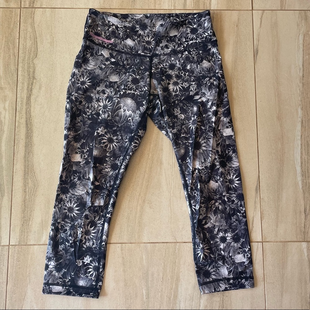 Lululemon Capri Leggings, Size: 4